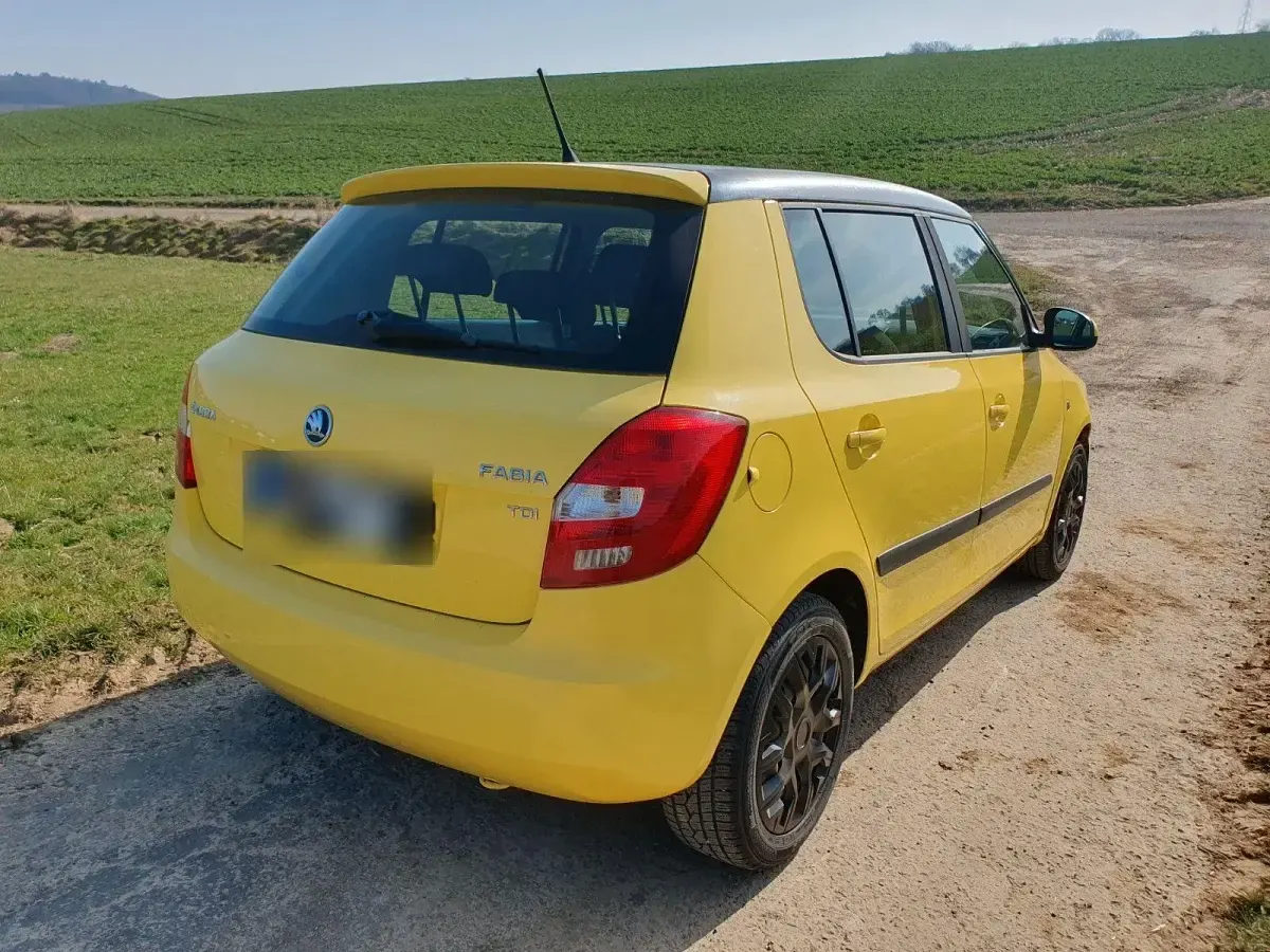 Gebraucht Skoda Fabia Ambition 75 PS (55 kW) 2013 Gelb Kleinwagen