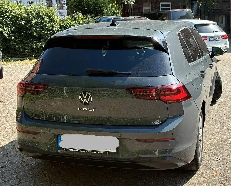 Gebraucht VW Golf VIII Life 131 PS (96 kW) 2020 Grau Limousine
