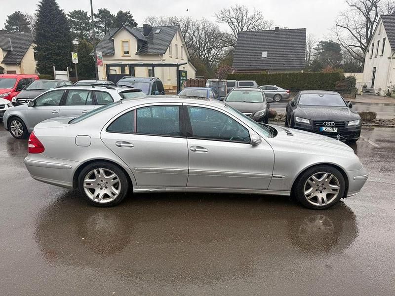 Gebraucht Mercedes E500 306 PS (225 kW) 2005 Silber Limousine