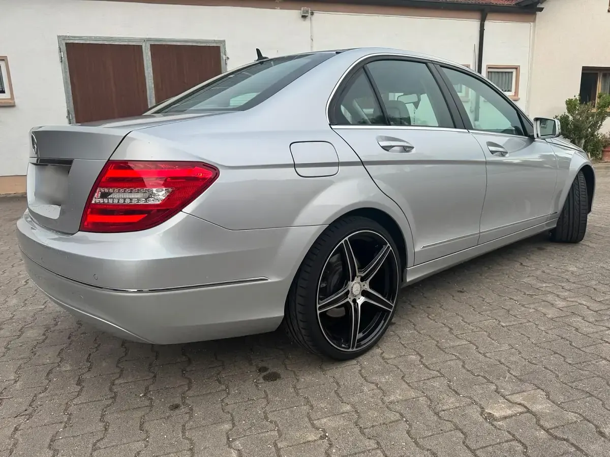 Gebraucht Mercedes C200 186 PS (136 kW) 2013 Silber Limousine