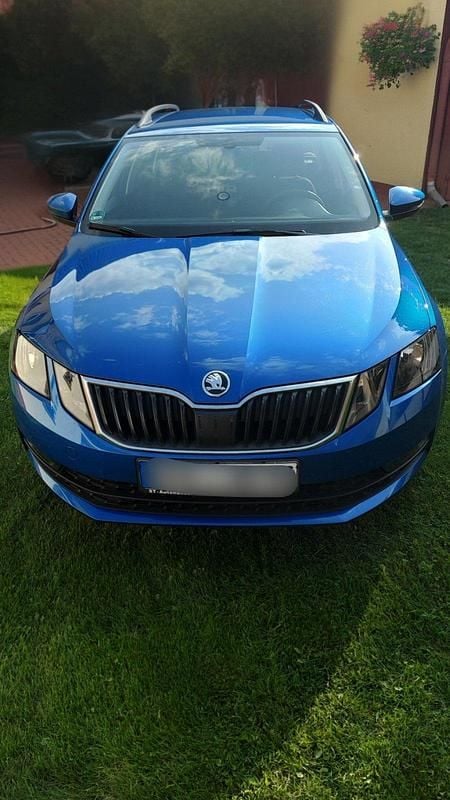 Blau Gebraucht 2018 Skoda Octavia Kombi | 10.000 € (Superpreis) - Bild 1/4