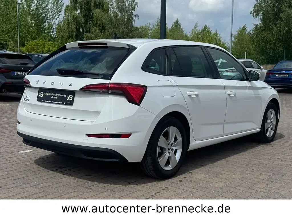 Gebraucht Skoda Scala Ambition 116 PS (85 kW) 2019 Weiß Kleinwagen