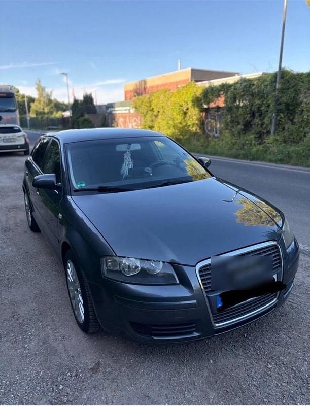 Grau Gebraucht 2005 Audi A3 Sportback Kleinwagen | 3.000 € (Fairer Preis) - Bild 1/4