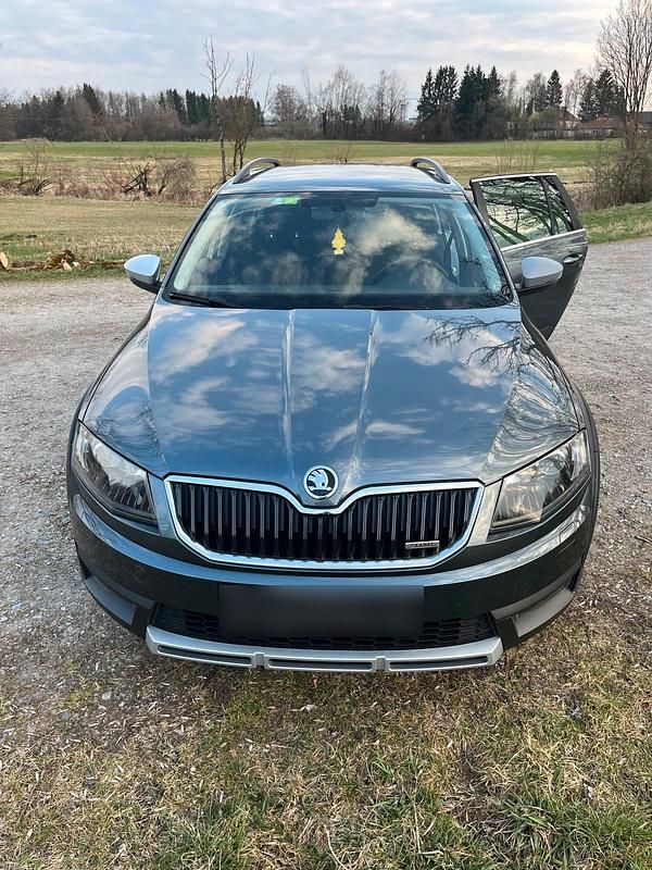 Gebraucht Skoda Octavia 184 PS (135 kW) 2015 Grau Kleinwagen