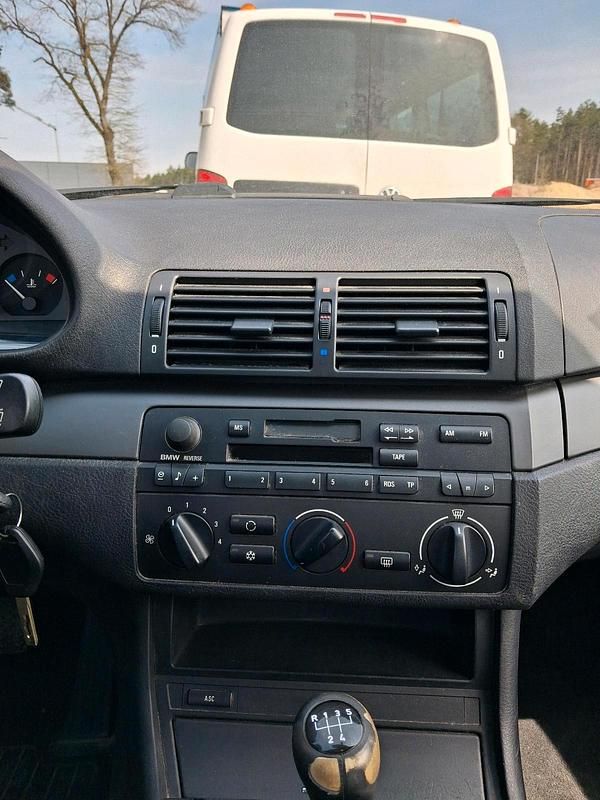 Second-hand BMW 318 105 CP (77 kW) 2000 Gri Berlinǎ