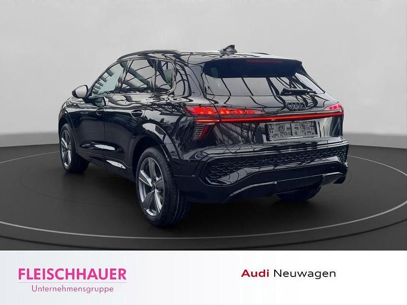 Neu Audi Q3 Sport 150 PS (110 kW) 2025 Mythosschwarz metallic SUV