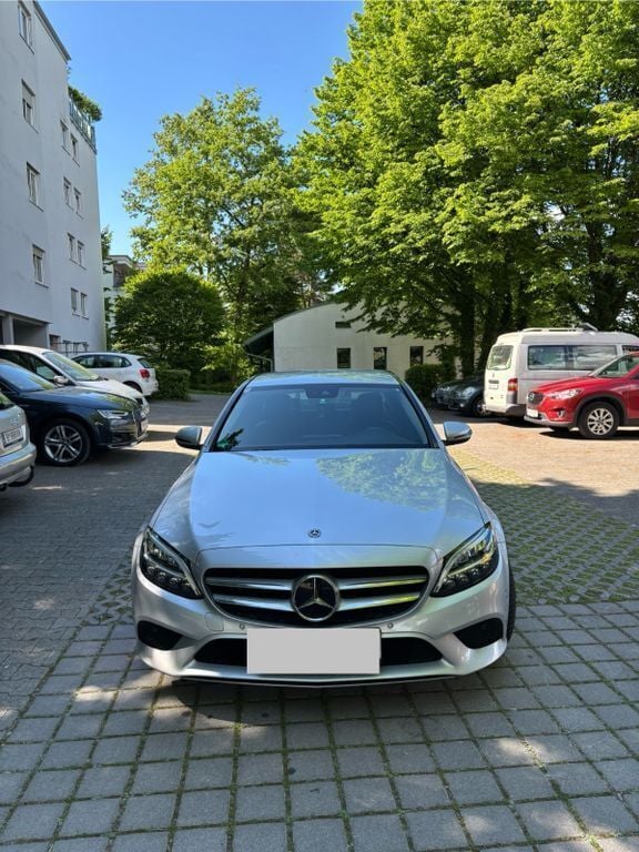 Silber Gebraucht 2018 Mercedes C220 Limousine | 20.400 € (Fairer Preis) - Bild 1/4