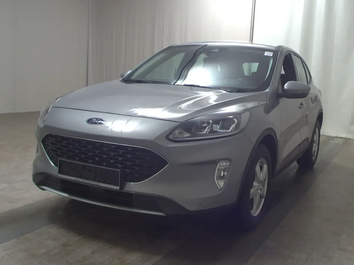 Usado Ford Kuga Cool & Connect 120 HP (88 kW) 2023 Prateado SUV