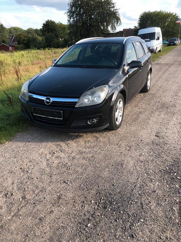 Schwarz Gebraucht 2004 Opel Astra Kombi | 600 € (Superpreis) - Bild 1/4
