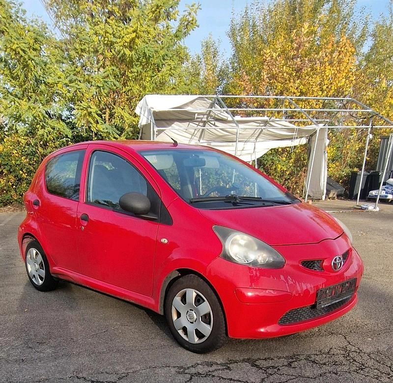 Rot Gebraucht 2007 Toyota Aygo Kleinwagen | 850 € (Guter Preis) - Bild 1/4