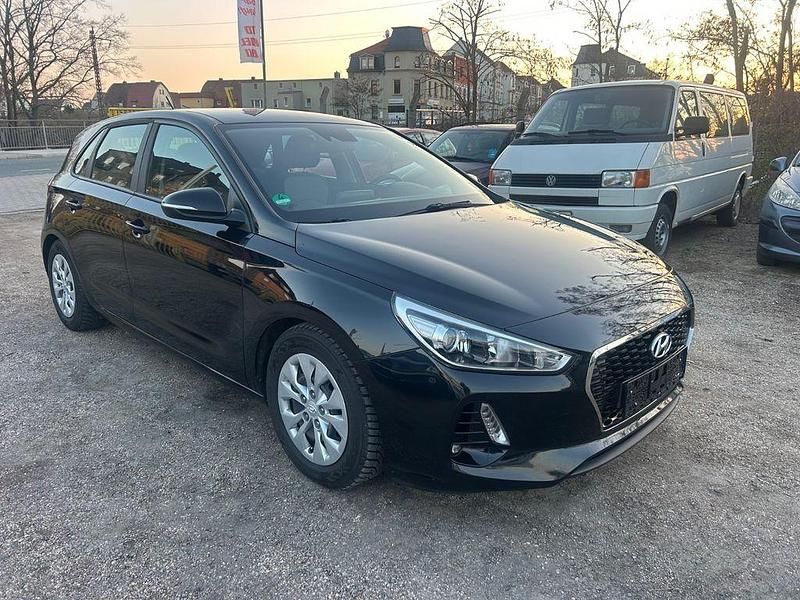 Gebraucht Hyundai i30 99 PS (72 kW) 2018 Schwarz Limousine