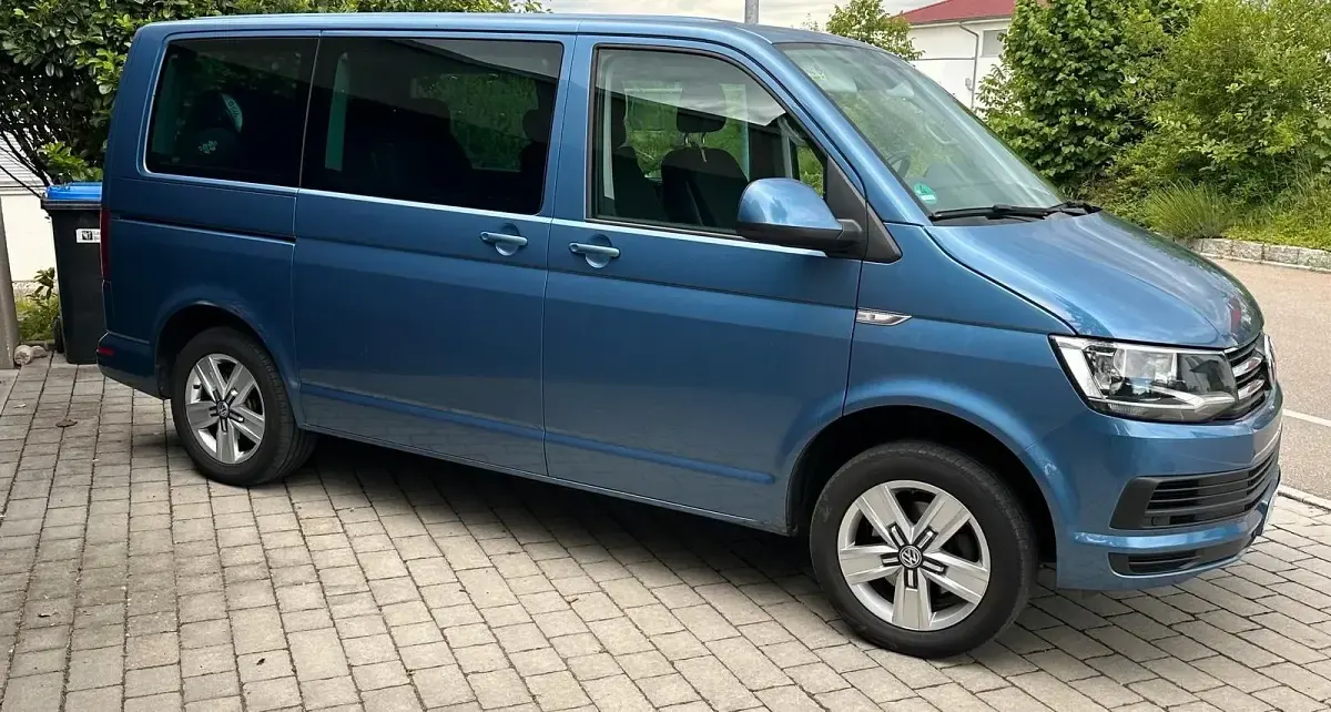 Gebraucht VW Multivan 150 PS (110 kW) 2016 Blau Van / Kleinbus