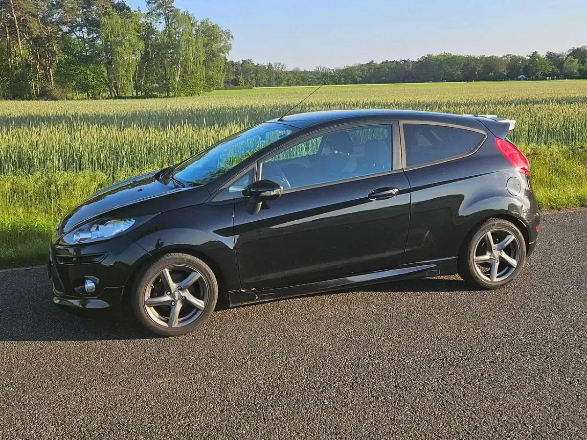Gebraucht Ford Fiesta Ambiente 82 PS (60 kW) 2011 Schwarz Limousine