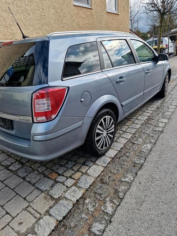 Gebraucht Opel Astra 120 PS (88 kW) 2008 Grau Kombi