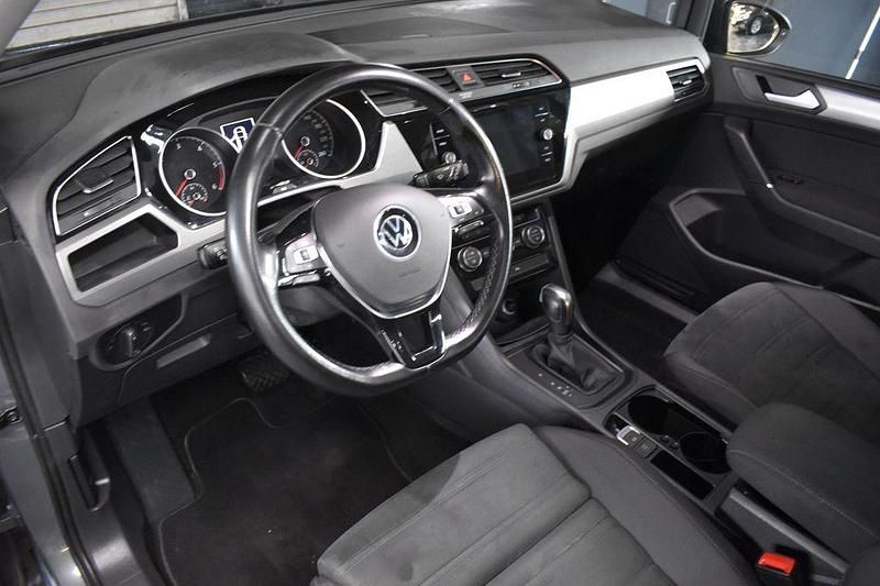 Gebraucht VW Touran Comfortline 150 PS (110 kW) 2022 Grau Van / Kleinbus