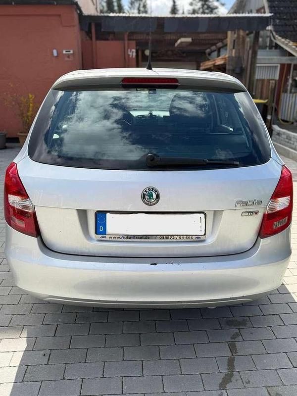Gebraucht Skoda Fabia Ambiente 90 PS (66 kW) 2011 Silber Kombi