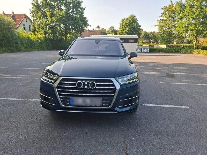 Blau Gebraucht 2018 Audi Q7 Ambiente SUV | 39.400 € - Bild 1/4