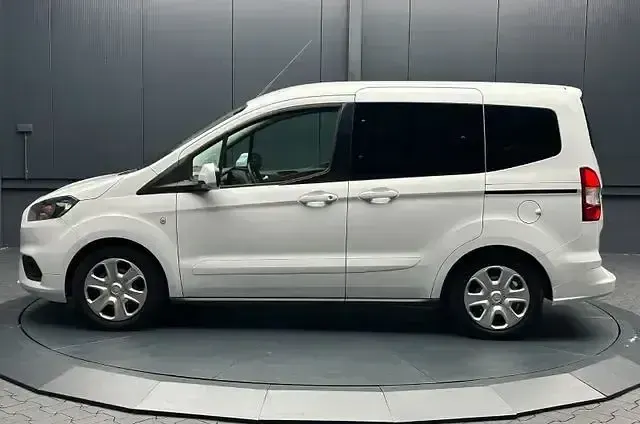 Gebraucht Ford Tourneo Courier Trend 101 PS (74 kW) 2019 Weiß Van / Kleinbus
