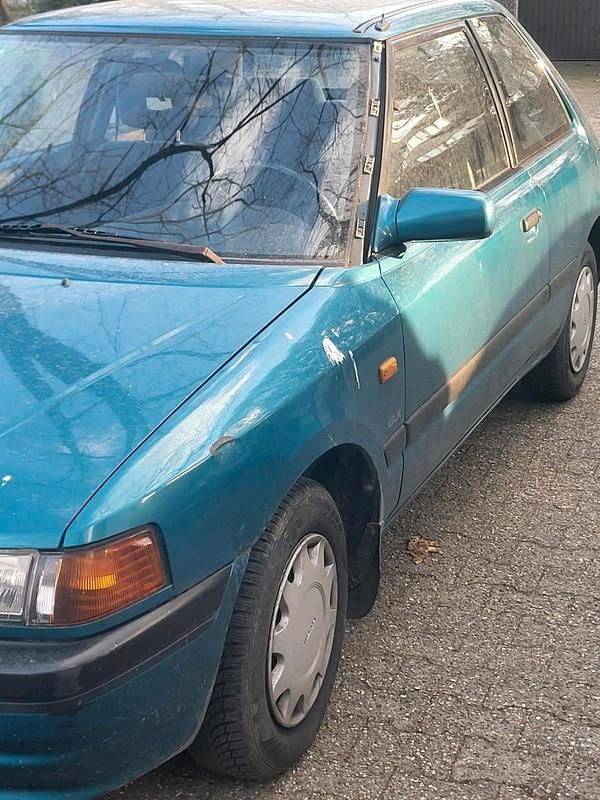 Gebraucht Mazda 323 75 PS (55 kW) 1994 Grün Kleinwagen