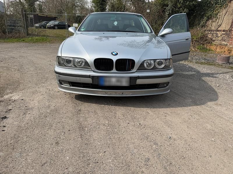 Gebraucht BMW 523 170 PS (125 kW) 1997 Silber Limousine