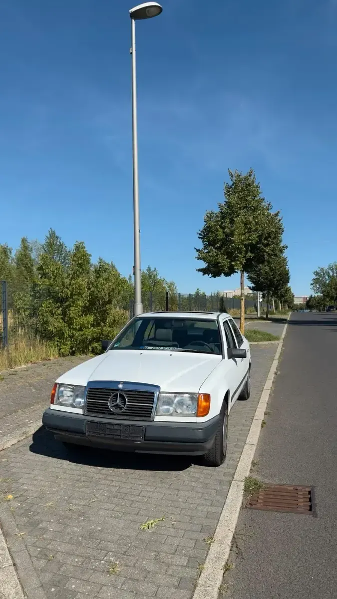 Gebraucht Mercedes 230 122 PS (89 kW) 1989 Weiß Limousine