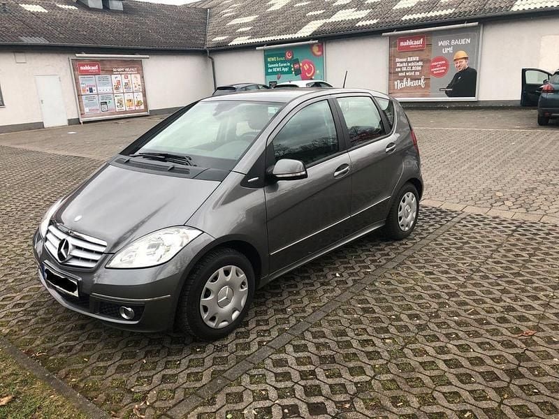 Gebraucht Mercedes A180 Avantgarde 109 PS (80 kW) 2011 Grau Van / Kleinbus