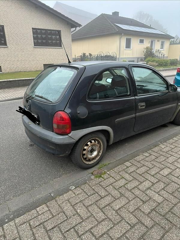 Usata Opel Corsa 60 CV (44 kW) 1997 Nero Utilitaria