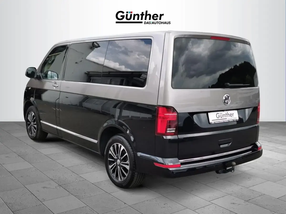 Gebraucht VW Multivan Generation Six 204 PS (150 kW) 2022 Mojave beige metallic/ deep bl Van / Kleinbus