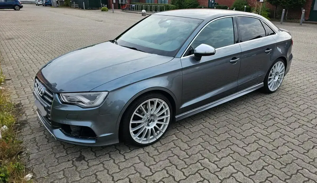 Gebraucht Audi S3 Comfort 300 PS (220 kW) 2014 Silber Limousine