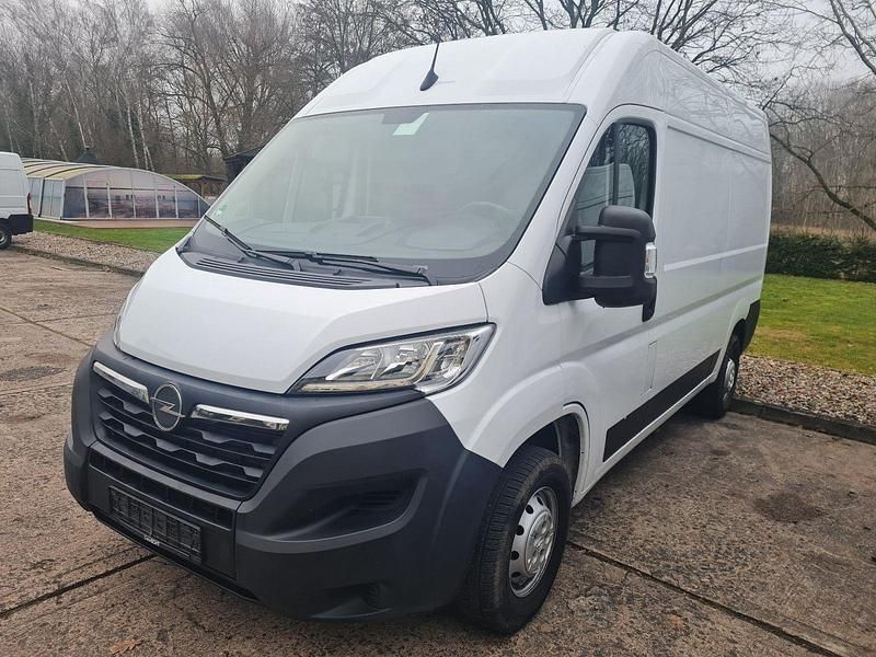Weiß Gebraucht 2024 Opel Movano Edition | 20.527 € (Guter Preis) - Bild 1/4