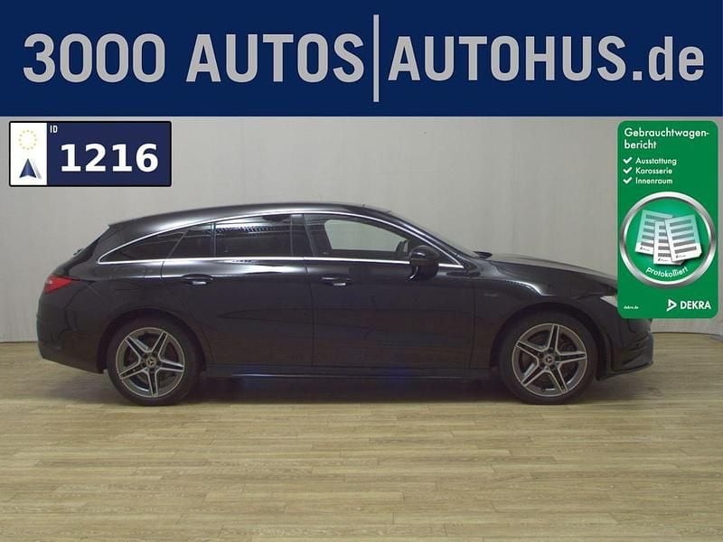 Kosmosschwarz metalliclack (metallic) Gebraucht 2021 Mercedes CLA250e Limousine | 23.480 € (Superpreis) - Bild 1/4