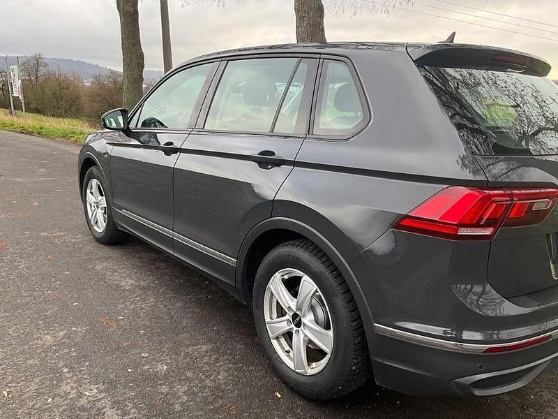 Gebraucht VW Tiguan 150 PS (110 kW) 2021 Grau SUV