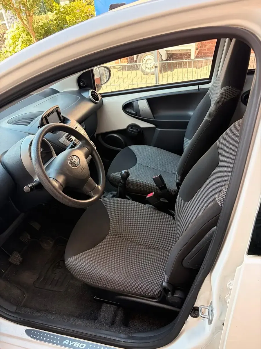 Gebraucht Toyota Aygo 69 PS (50 kW) 2014 Weiß Kleinwagen