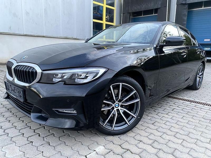 Schwarz Gebraucht 2021 BMW 320 Sport Line Limousine | 25.290 € (Etwas zu teuer) - Bild 1/4