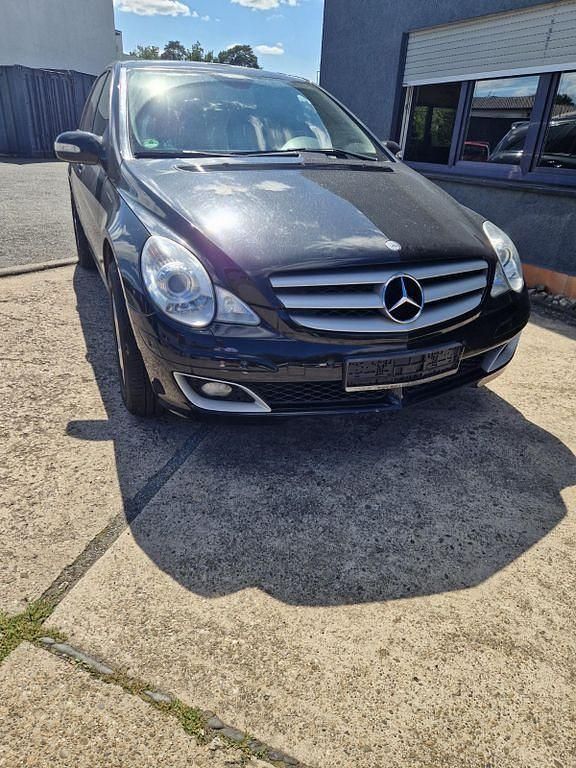 Schwarz Gebraucht 2006 Mercedes R350 Van / Kleinbus | 5.500 € (Guter Preis) - Bild 1/4