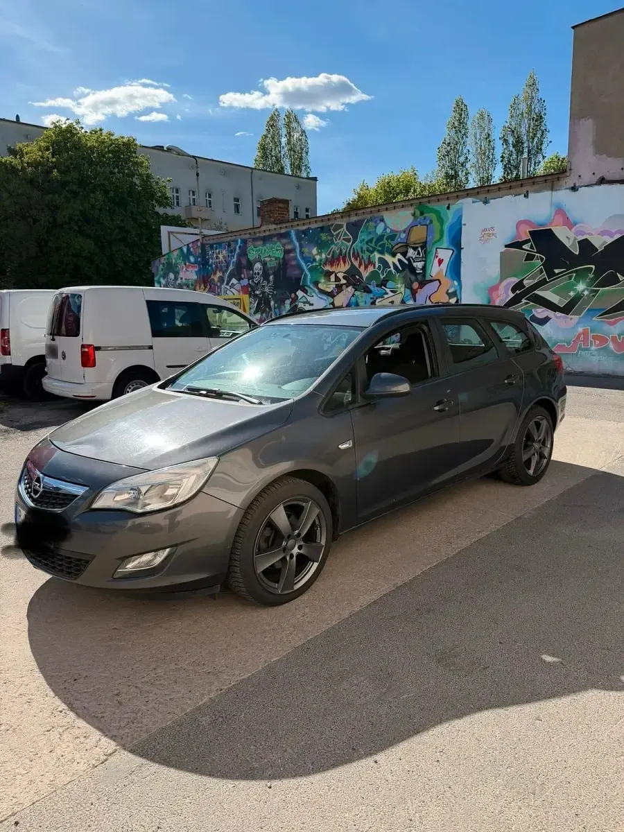 Usado Opel Astra 110 HP (80 kW) 2012 Cinzento Carrinha