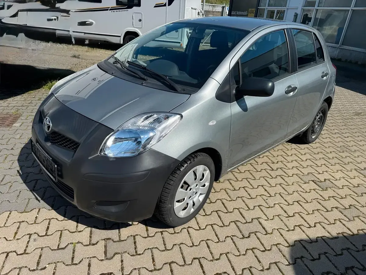 Gebraucht Toyota Yaris Cool 69 PS (50 kW) 2010 Grau Kleinwagen