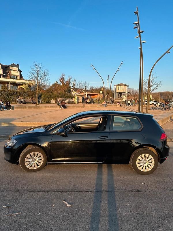 Gebraucht VW Golf VII 105 PS (77 kW) 2013 Schwarz Kleinwagen