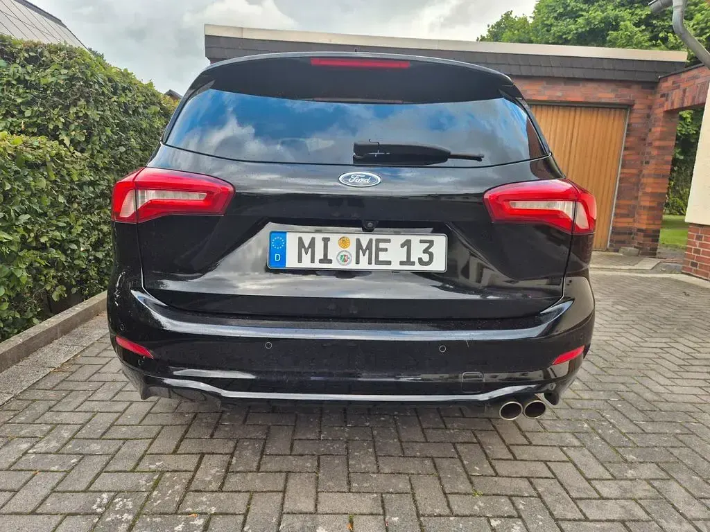 Gebraucht Ford Focus ST-Line 120 PS (88 kW) 2018 Schwarz Limousine