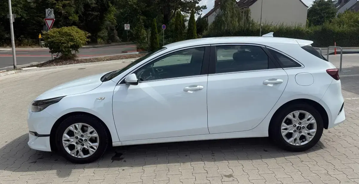 Gebraucht Kia Ceed 160 PS (117 kW) 2022 Weiß Kleinwagen