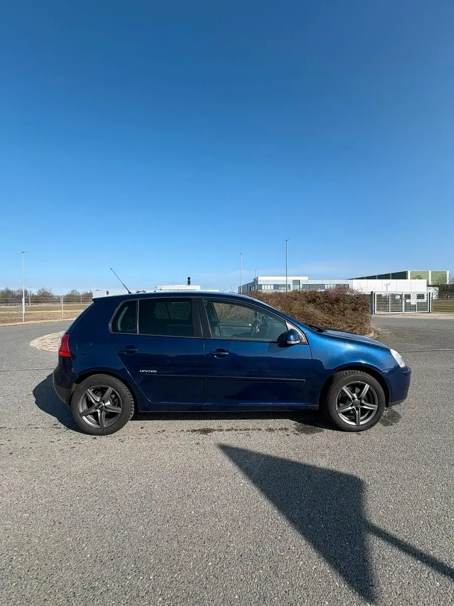 Gebraucht VW Golf V 80 PS (58 kW) 2008 Blau Kleinwagen