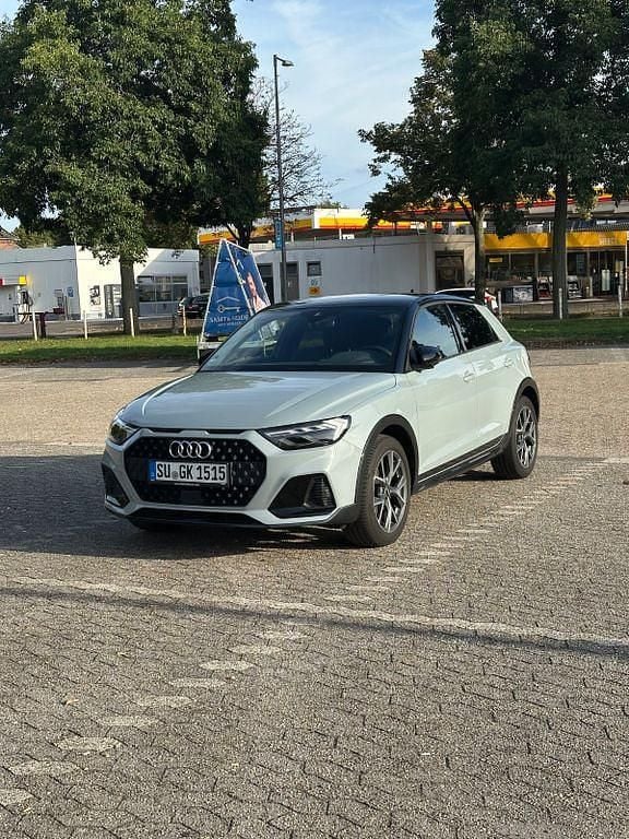 Grau Gebraucht 2022 Audi A1 Ambiente Kleinwagen | 21.250 € (Guter Preis) - Bild 1/4