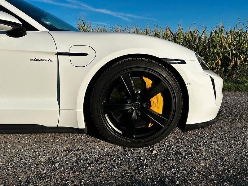 Gebraucht Porsche Taycan Turbo S Chrono 559 kW (761 PS) 2020 Weiß Limousine