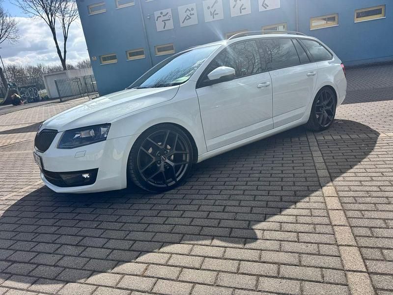 Gebraucht Skoda Octavia Joy 110 PS (80 kW) 2016 Weiß Kleinwagen