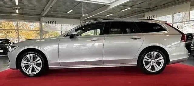 Gebraucht Volvo V90 Core 197 PS (144 kW) 2023 Silver dawn / metallic Kombi