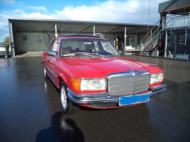 Rot Gebraucht 1975 Mercedes 280 SE Limousine | 15.900 € - Bild 1/4
