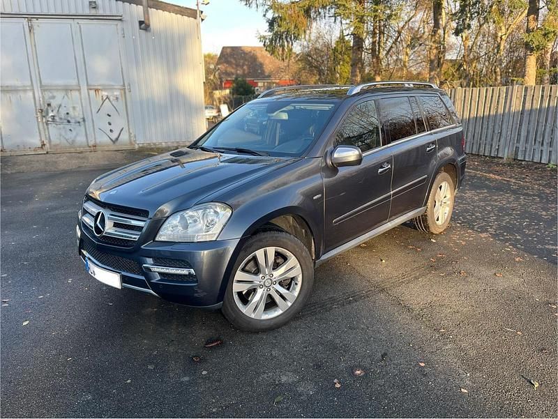 Grau Gebraucht 2010 Mercedes GL350 SUV | 17.900 € (Fairer Preis) - Bild 1/4