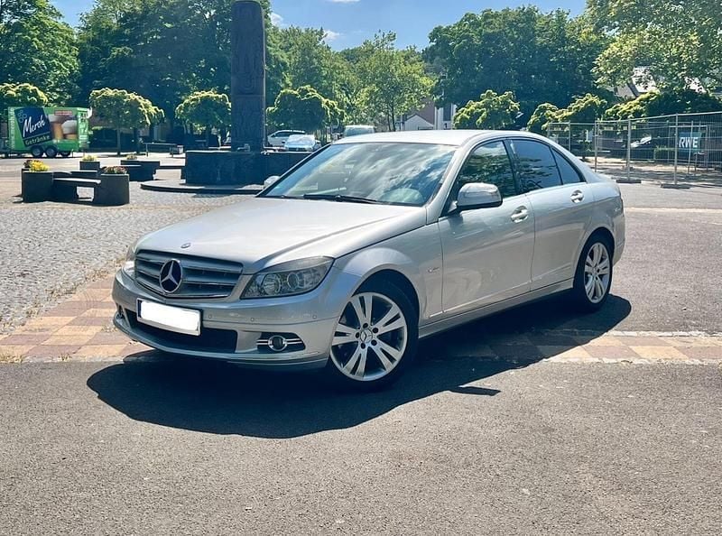 Silber Gebraucht 2009 Mercedes C200 Limousine | 7.500 € (Fairer Preis) - Bild 1/4