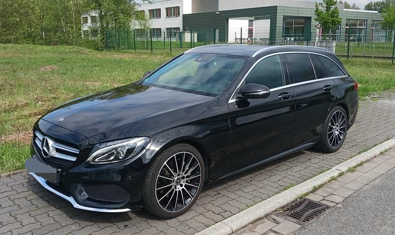 Schwarz Gebraucht 2018 Mercedes C180 AMG line Kombi | 14.200 € (Etwas zu teuer) - Bild 1/4