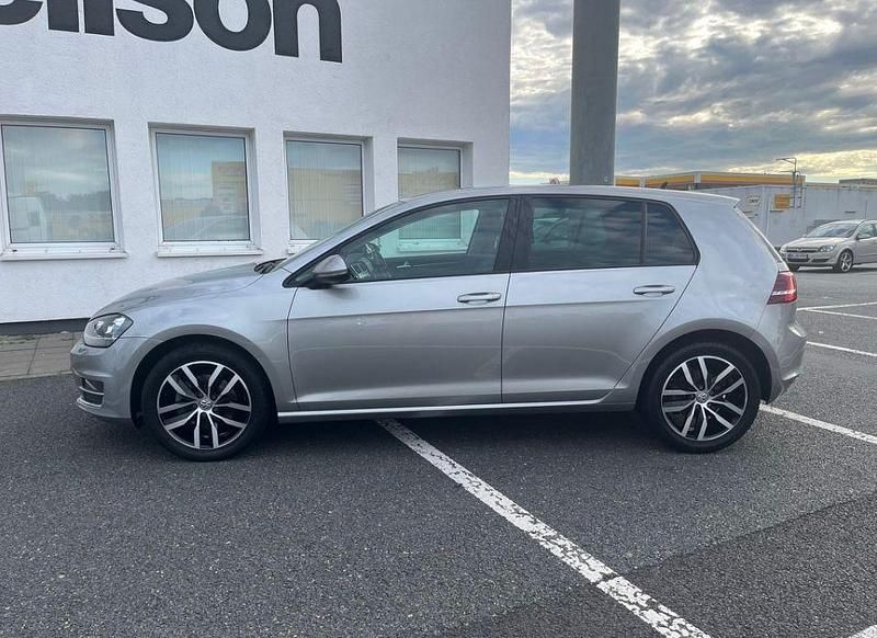 Beige Gebraucht 2015 VW Golf VII Edition Limousine | 7.999 € (Guter Preis) - Bild 1/4